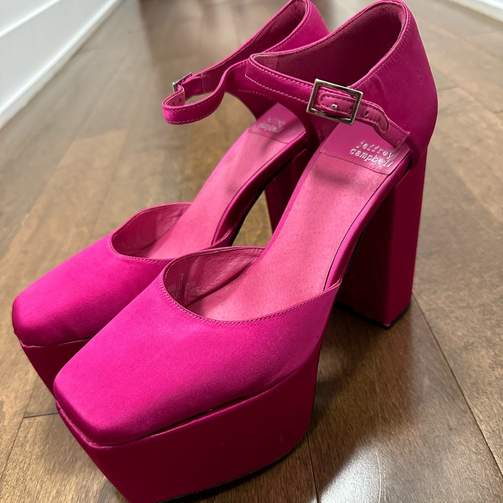 Beautiful JEFFREY CAMPBELL pumps